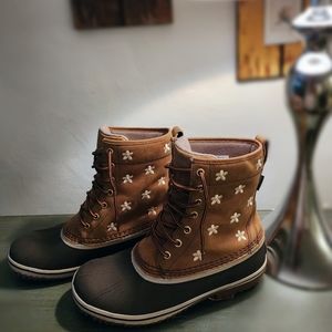SOLD Eddie Bauer Walnut Daisy rain boots size 10